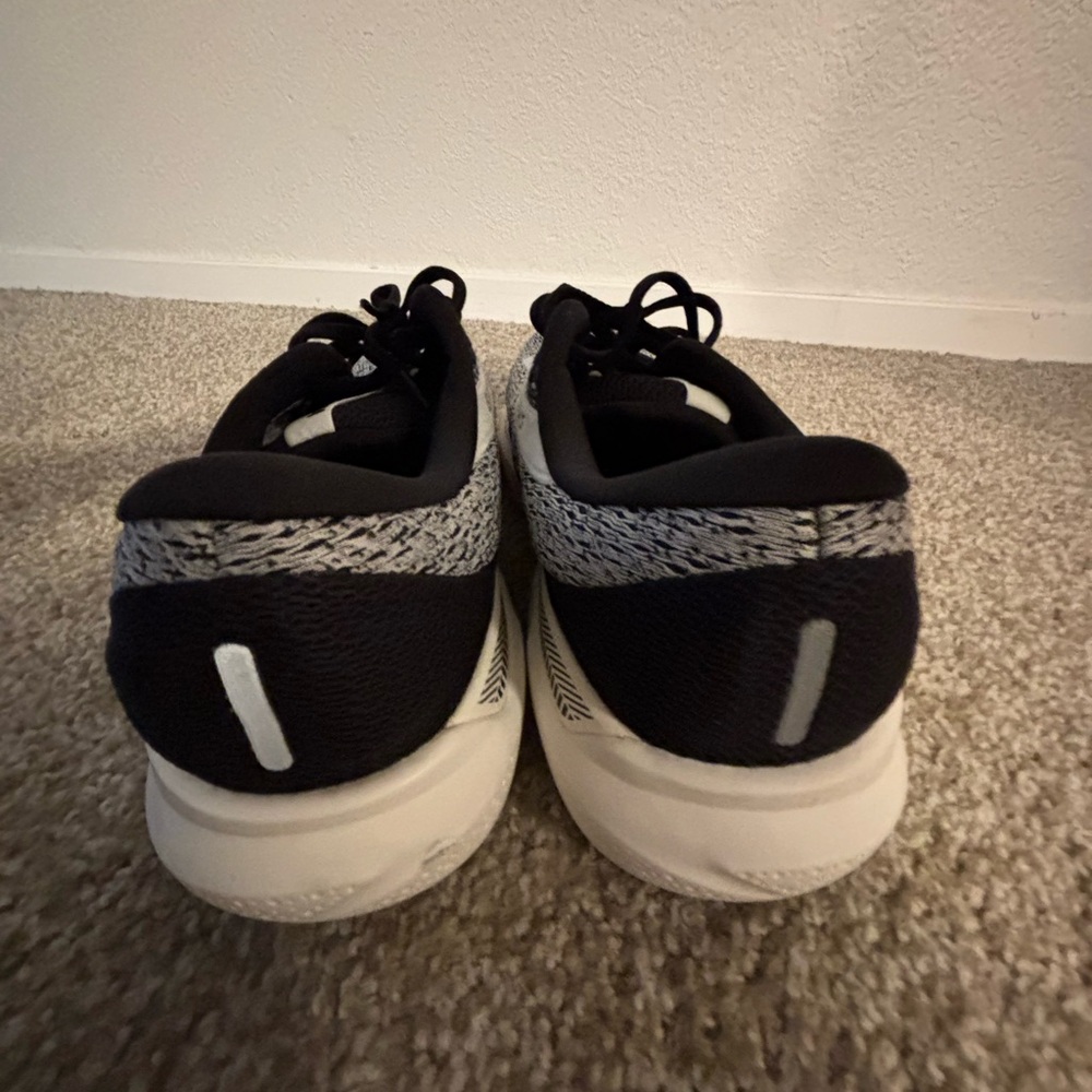 Brooks Adrenaline GTS 24 Men's Athletic Shoes - Black and Gray - Picture 3 of 6